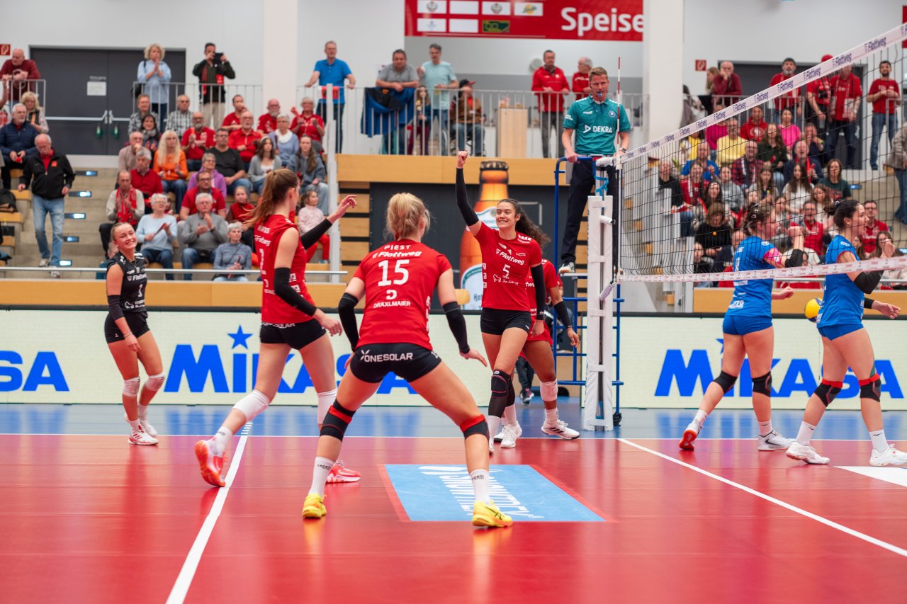 Konnten über ihren zweiten Erfolg gegen Grimma jubeln: Emely Brodowski, Irene Ramos, Madleen Piest und Laura Bergmann (von links).